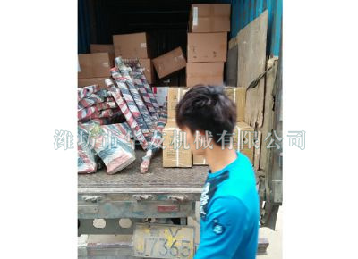 點擊查看詳細信息<br>標題：華友機械發(fā)貨現場 閱讀次數：8814